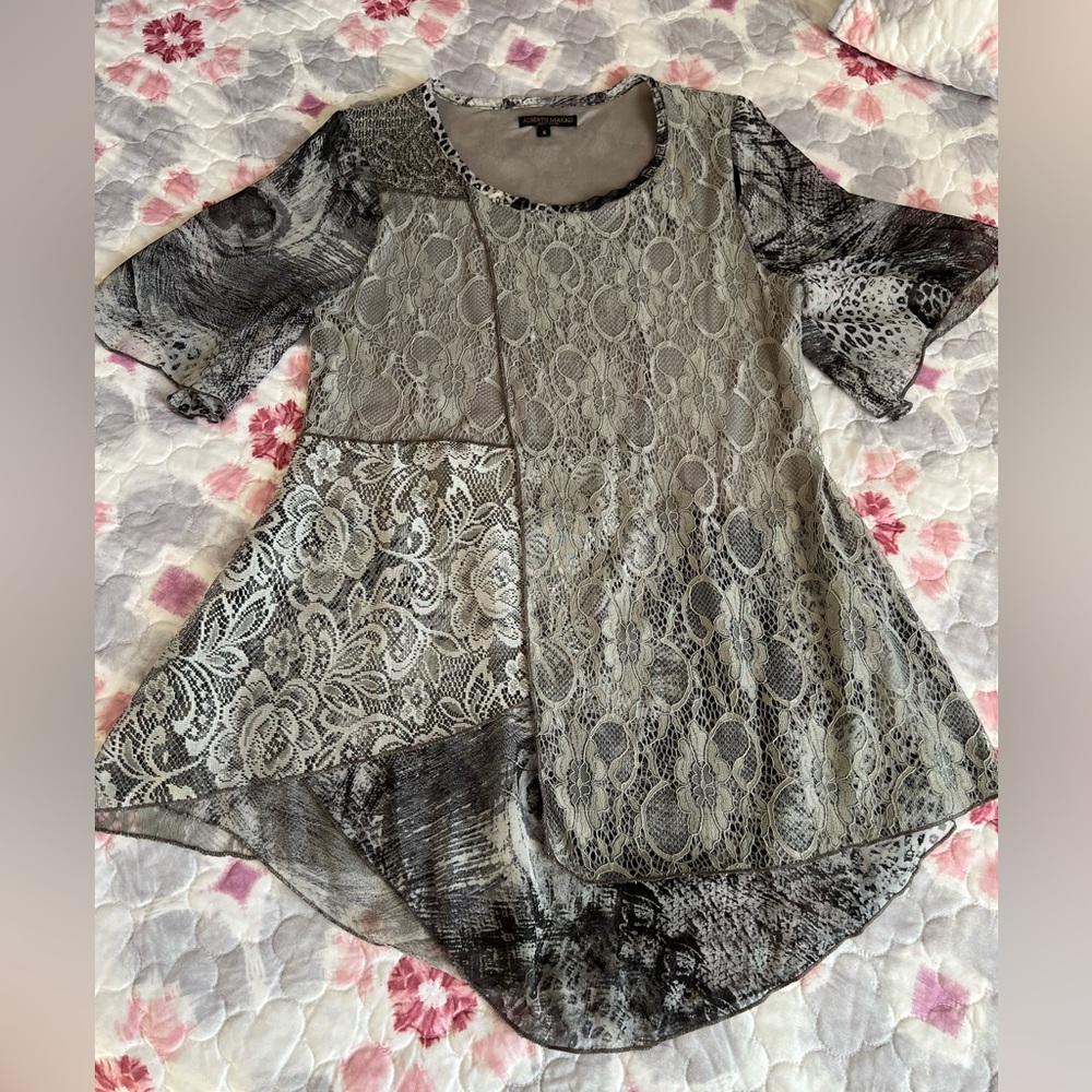 Alberto Makali Gray Patterned Lace Blouse Short Sleeves Tunic Women’s Small